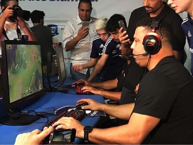 Ronaldo Nazario y Andre Akkari se unen a la comunidad de eSports